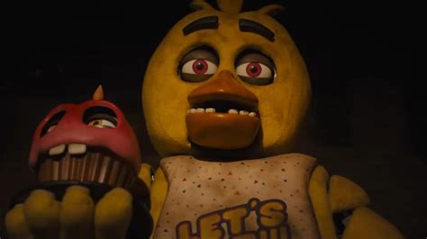  Five Nights at Freddy's: Yö Eläinten kanssa Pelottavassa Pizzatalossa!